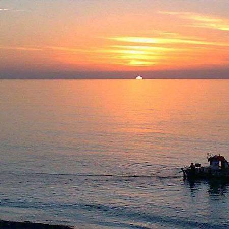 Paphos Blue Coral Beach Villas מראה חיצוני תמונה