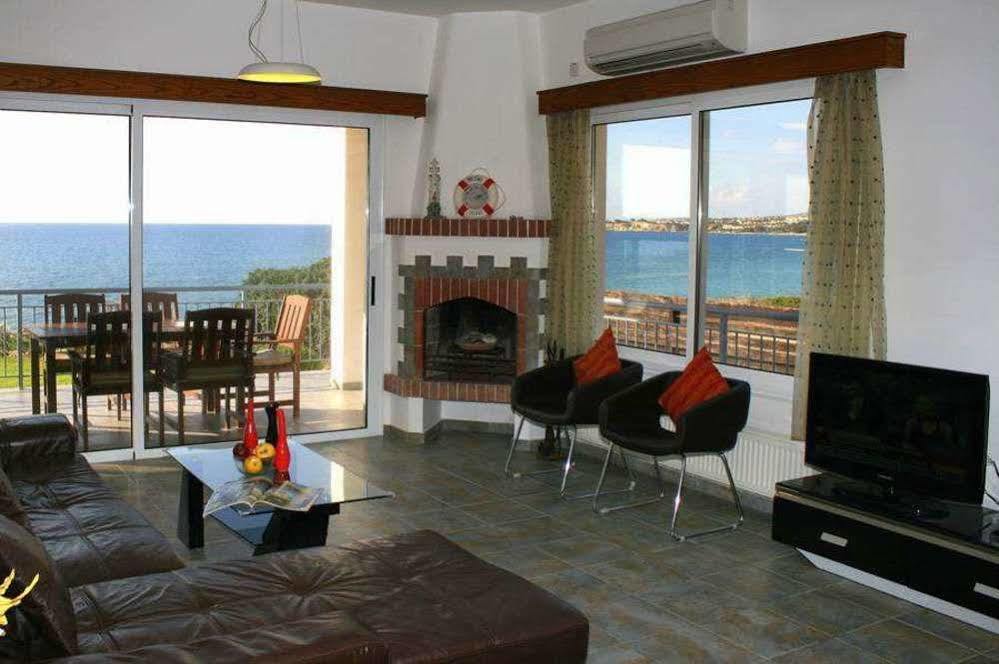 Paphos Blue Coral Beach Villas מראה חיצוני תמונה