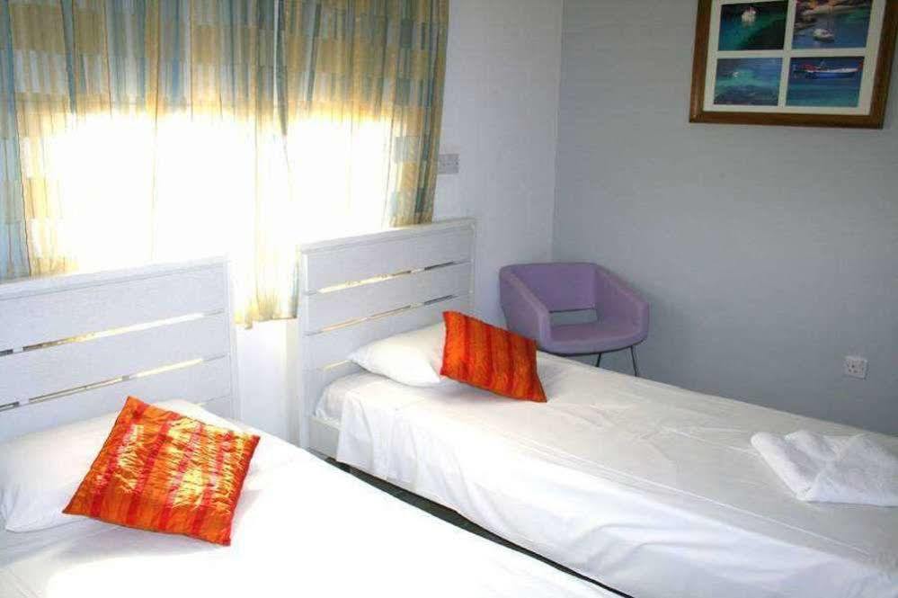 Paphos Blue Coral Beach Villas מראה חיצוני תמונה