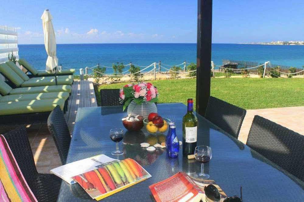 Paphos Blue Coral Beach Villas מראה חיצוני תמונה