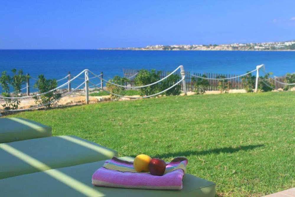 Paphos Blue Coral Beach Villas מראה חיצוני תמונה